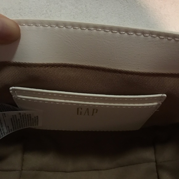 SOLD ON DE POP NWOT Gap white purse - Picture 3 of 4